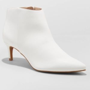 Dominique Pointed Kitten Heel Booties - 62-136